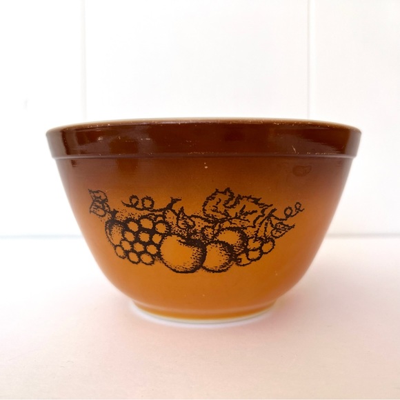 PYREX Old Orchard Mixing Bowl 1.5 Pints - Picture 6 of 13
